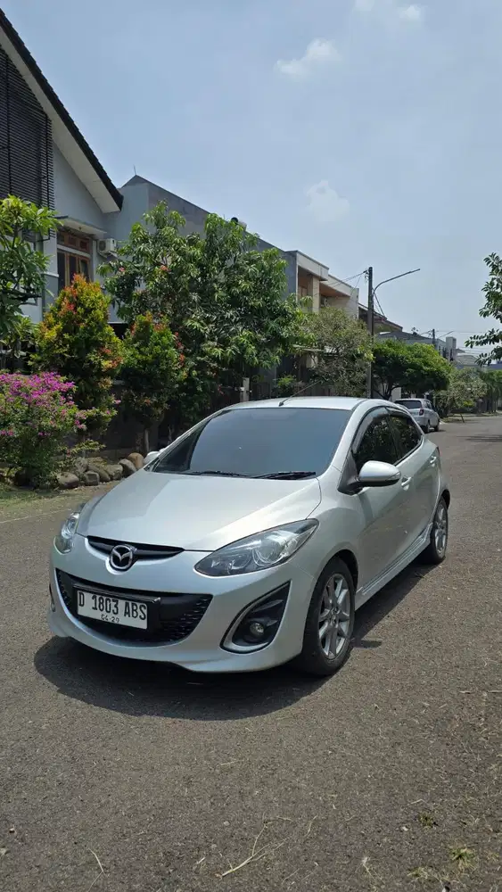 Mazda2 R automatic 2013