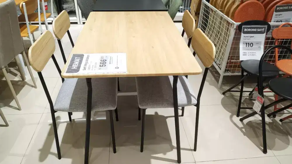 MEJA MAKAN SET ( 1 MEJA + 4 KURSI )