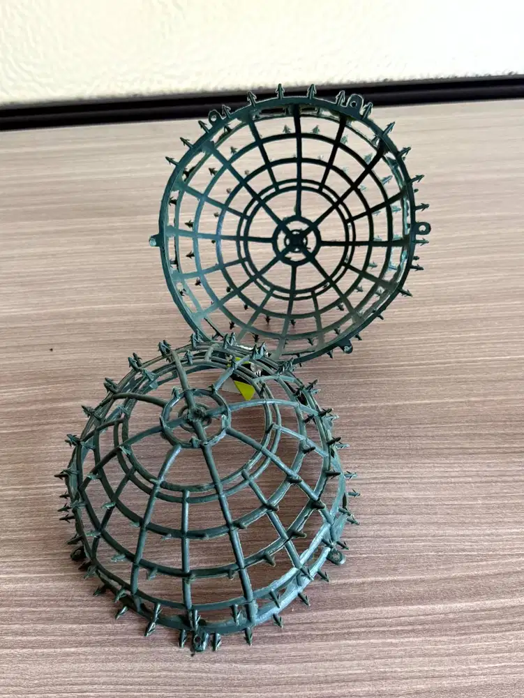 Rangka Bola Tanaman / Kerangka Bola Rumput Plastik ( Rp 10.000 )