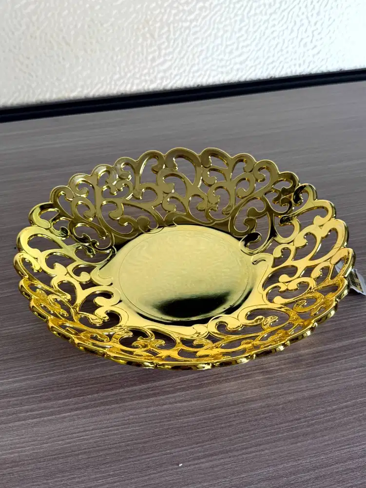 Piring / Mangkuk Buah Hias Ukir Warna Emas (Rp 15.000)