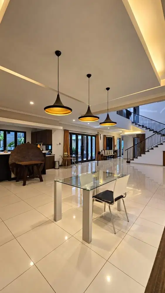 HOT LISTING! RUMAH GRAHA FAMILI / FAMILY MODERN TROPICAL BAGUS TERAWAT