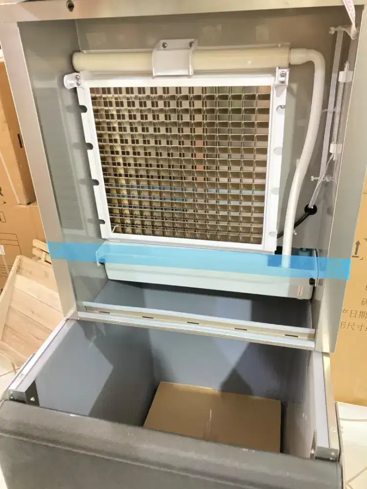 MesinEs Batu SOOCOOL type 300F