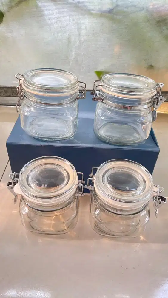 Toples kaca tebel