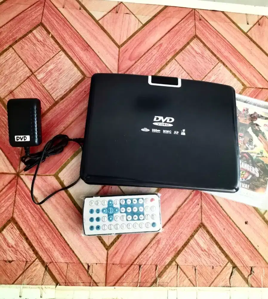TV portabel hitam mulus