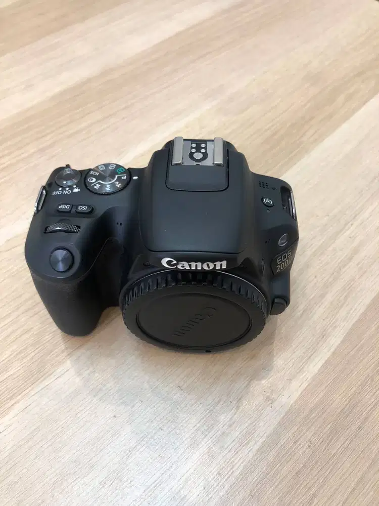 Canon EOS 200D + Lensa Kit 18-55mm