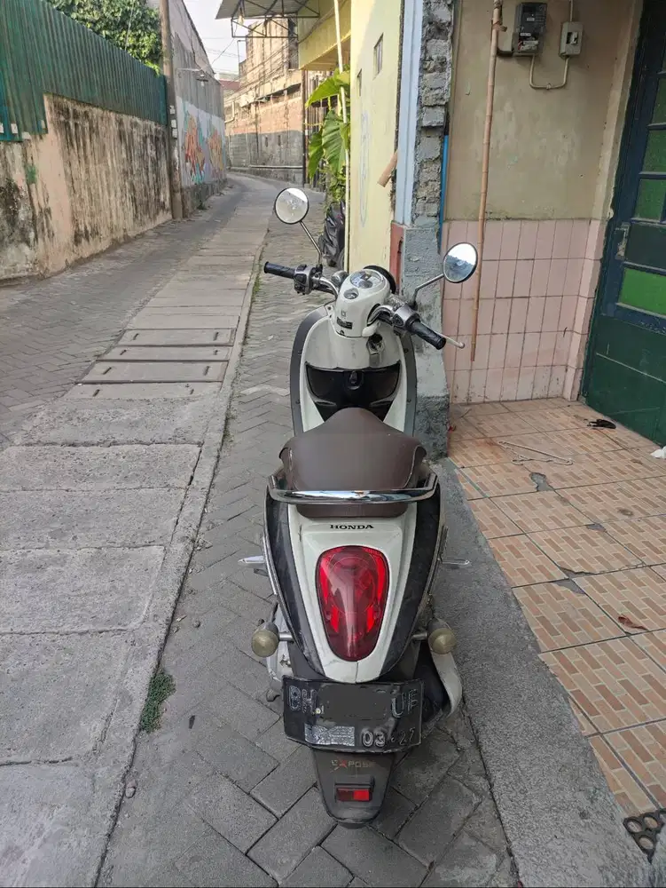Area Jogja dijual motor Scoopy 2011 karbu bekas 6.5 nego