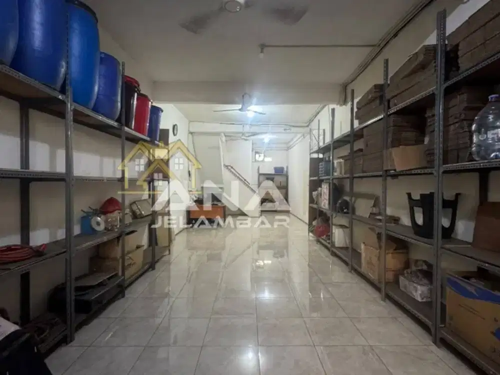 ANA RUMAH PINGGIR JALAN UK 4.2X21M DI JELAMBAR