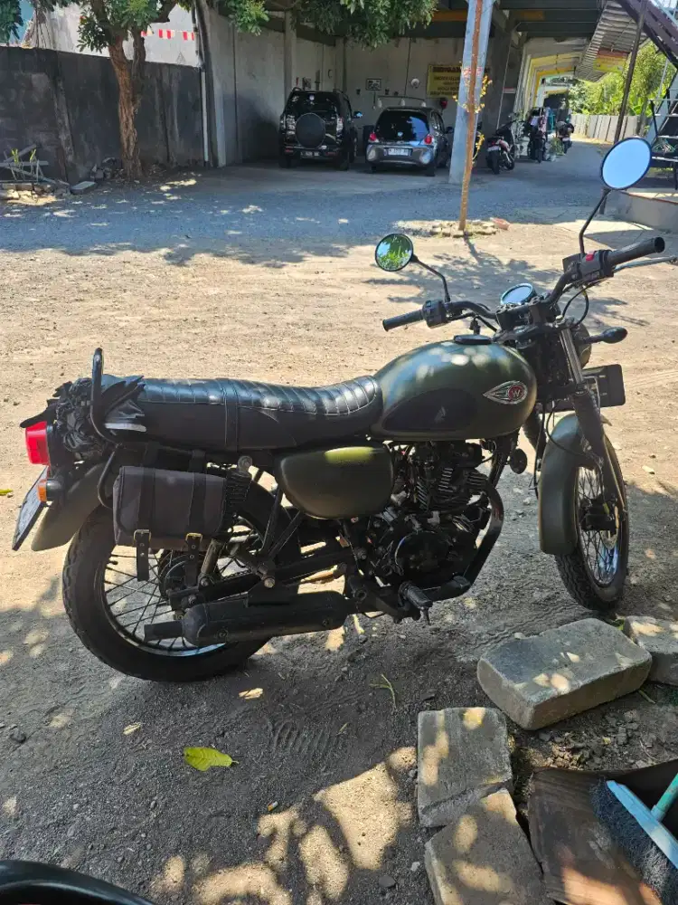 Motor Kawasaki W175