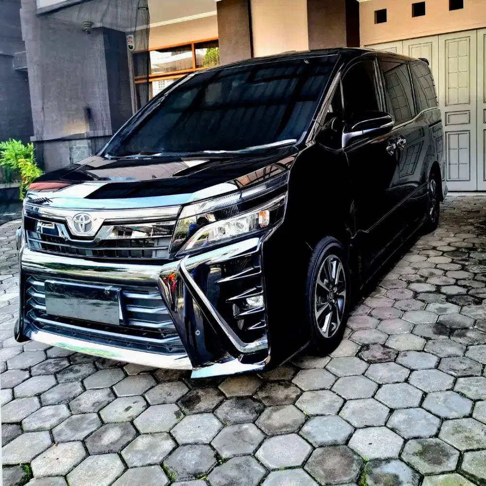 Toyota VOXY 2018/2019