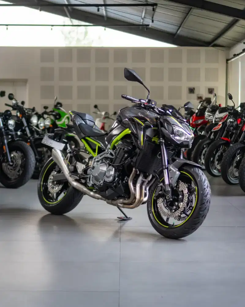Kawasaki Z900 Pearl Mystic Grey 2017