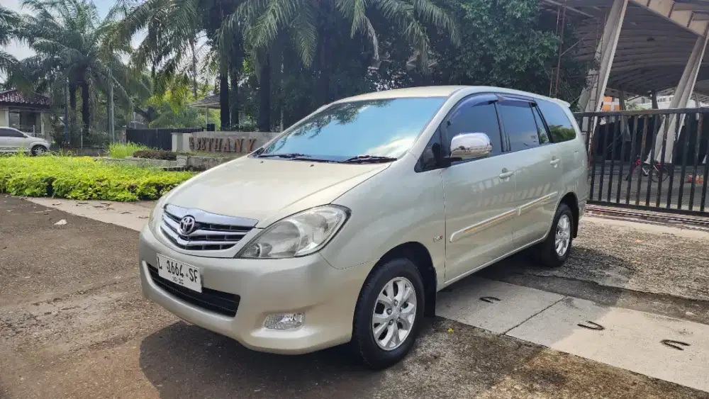 Toyota Innova 2.5 G diesel Automatic 2010