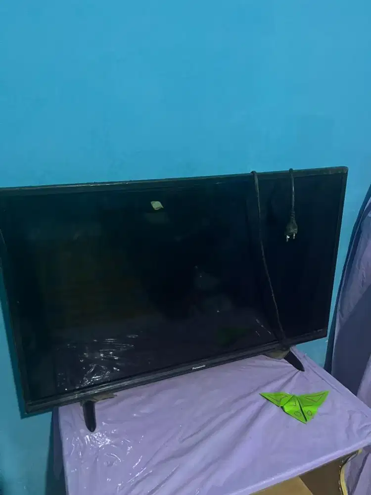 Tv led merek panasonic