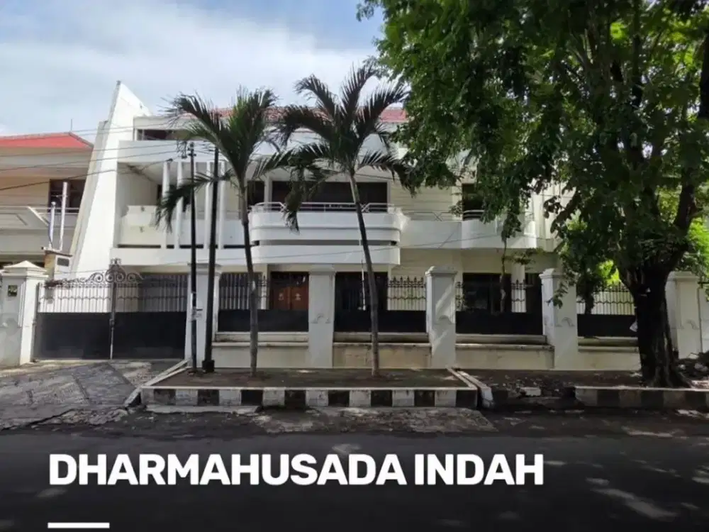 Rumah Dharmahusada Indah  STRATEGIS BOULEVARD carport 2, garasi 4