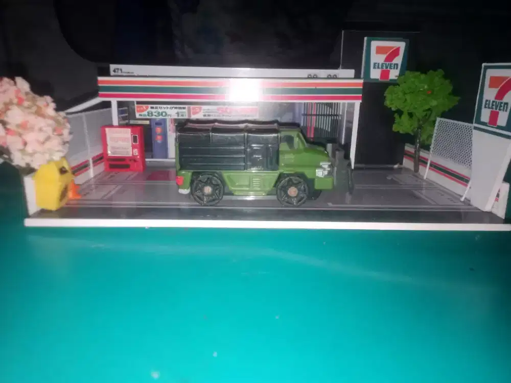 Mobil mainan bekas