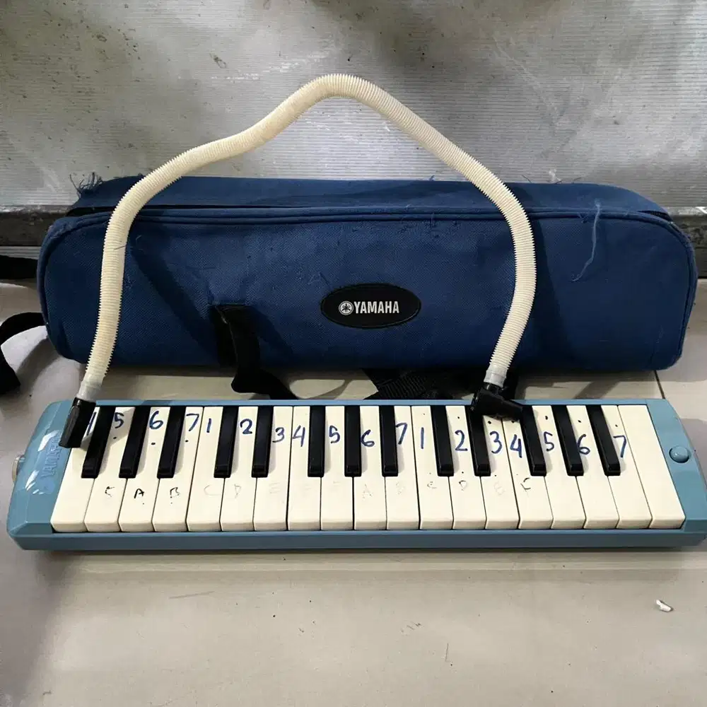 Pianika merk Yamaha