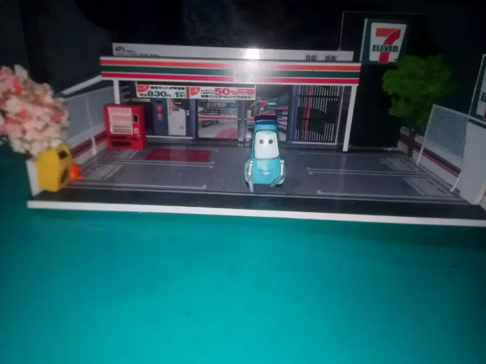 Mobil mainan bekas