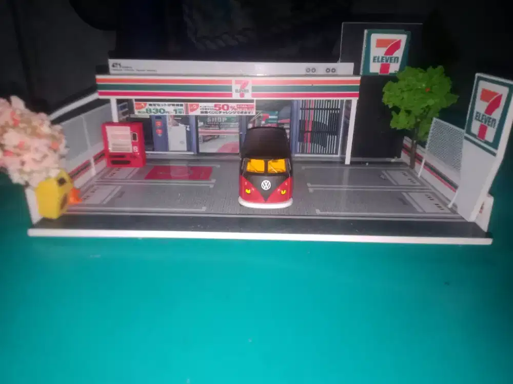 Mobil mainan bekas