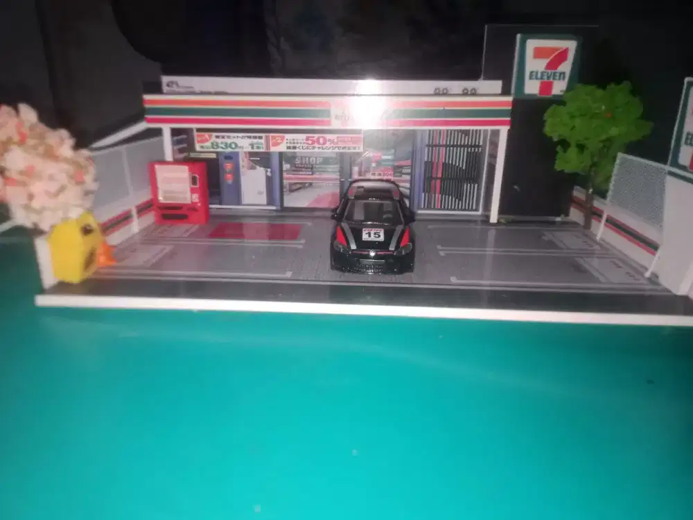 Mobil mainan bekas