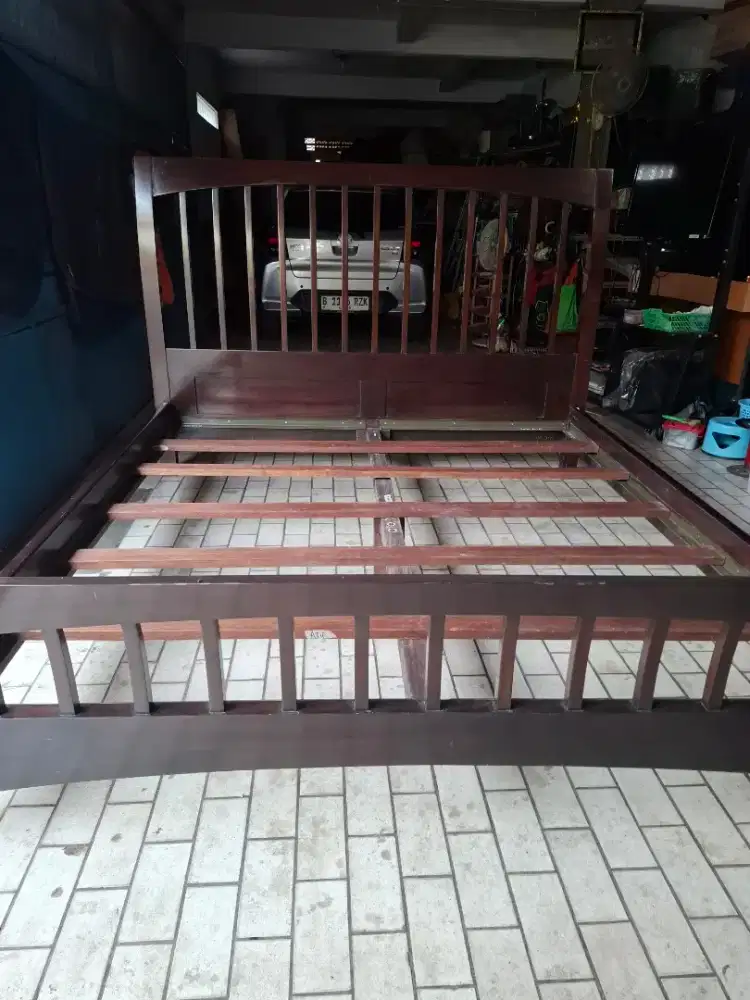 Ada Tempat tidur Kayu Jati ex.kedutaan 180x200
