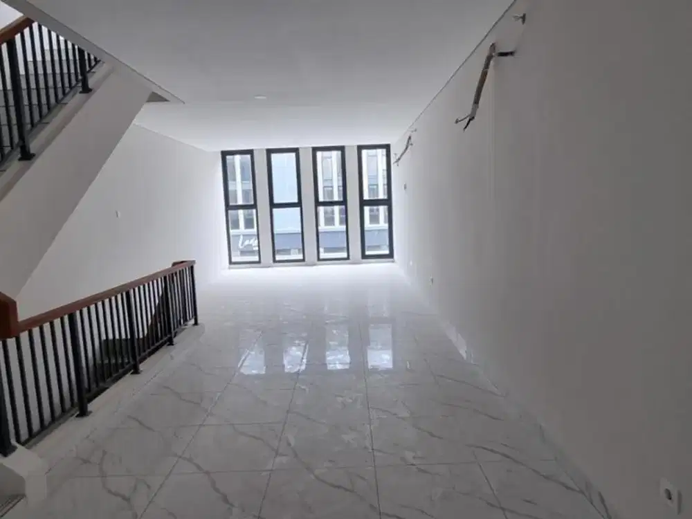 Ruko Siap Untuk Usaha Di Kota Wisata, Cibubur