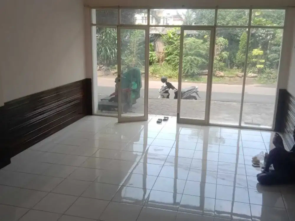 Disewakan Ruko 3 Lantai Nol Jalan Raya Dukuh Kupang Barat Surabaya