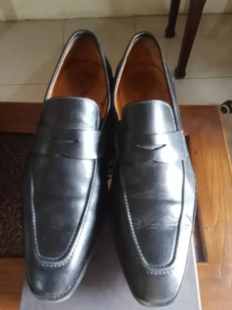 Sepatu pantofel pria