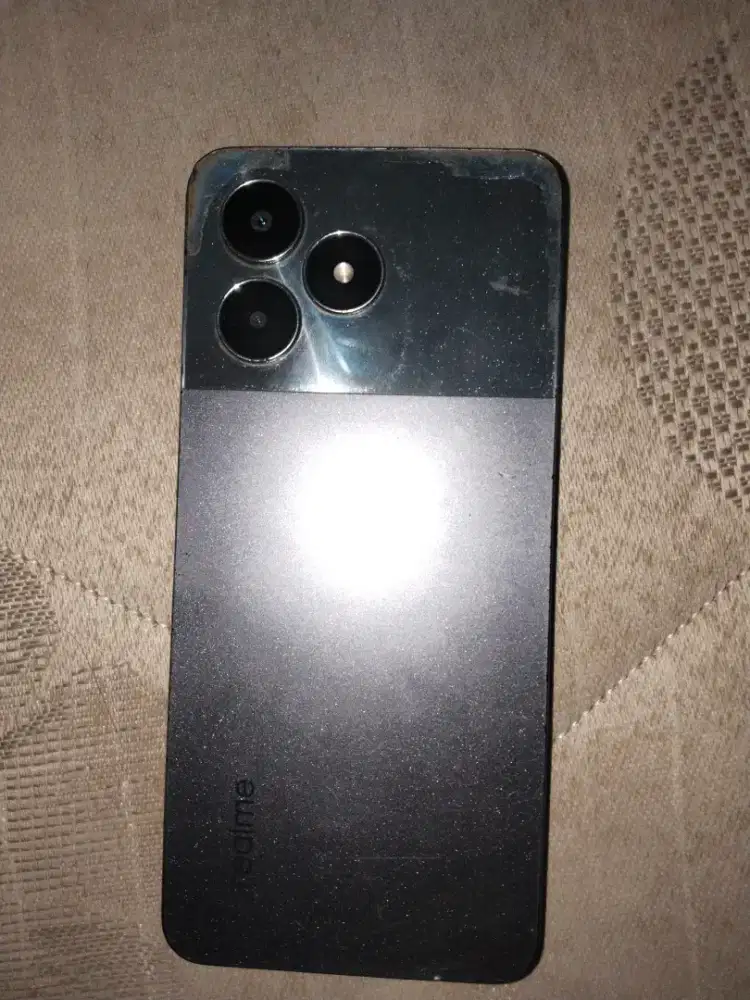 Jual realme c61 ram 8/128 udah g dipake ada yg baru