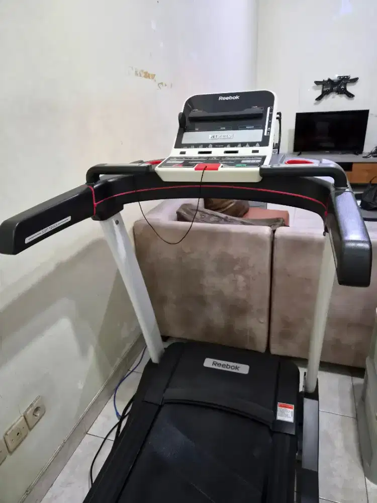 Treadmill full-size REEBOK JET 100 tipe RVJF 10121 BKBT