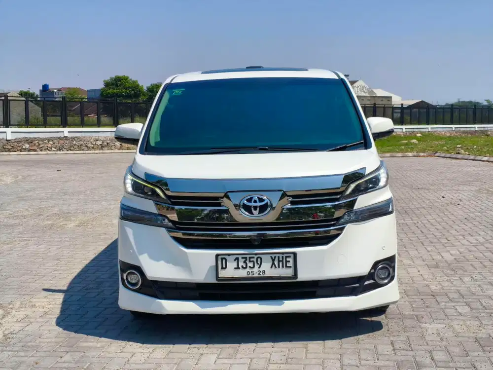 Vellfire G 2,5 AT 2015 dp 10 jt