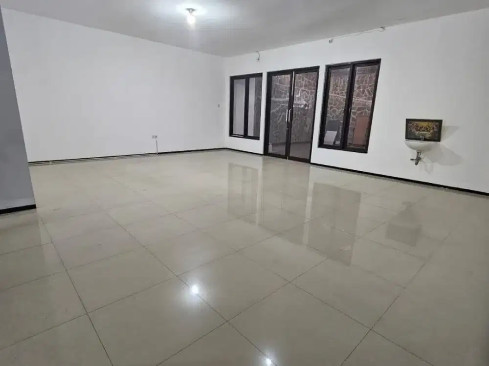 RUMAH DISEWAKAN! Rumah Jl Pucang Anom Timur - Bangunan 2 Lantai, Bisa Untuk Usaha