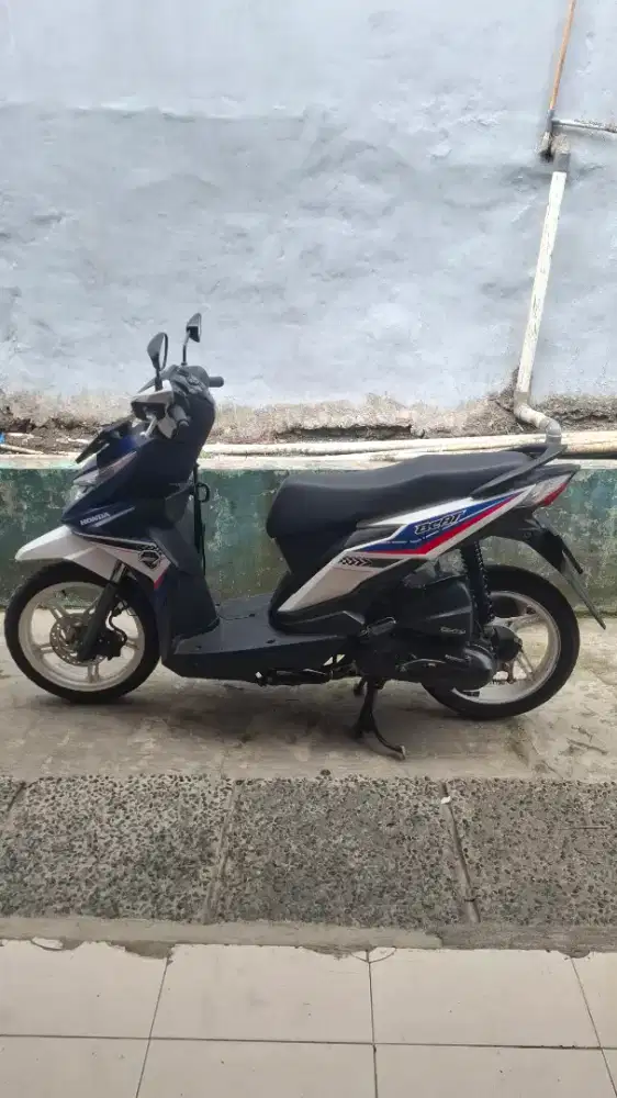 Jual Honda BeAT eSP tahun 2017 warna Biru Putih