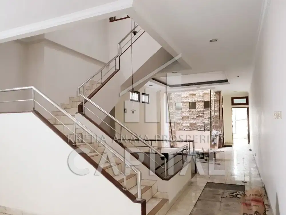 RUKO 3 LANTAI LOKASI PRIME AREA JALAN VETERAN