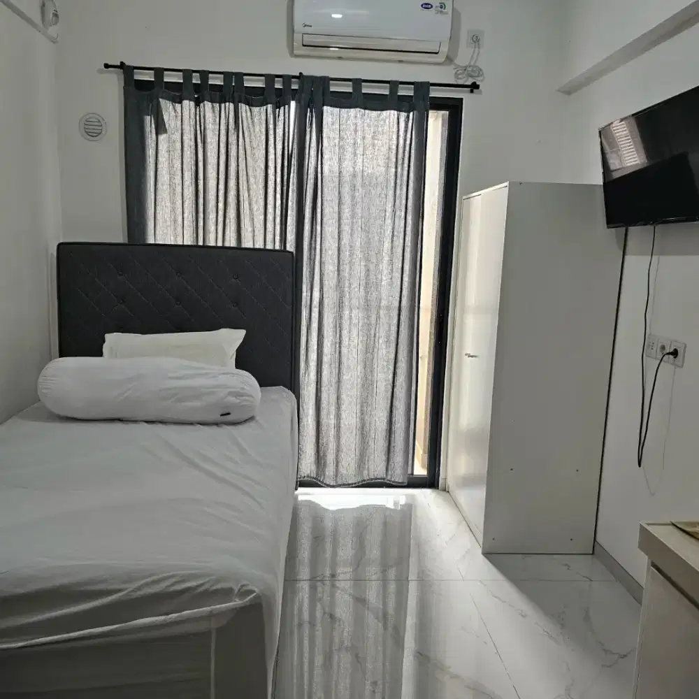 Apartemen Sky House BSD TOWER LEONIE HADAP KOLAM Disewakan