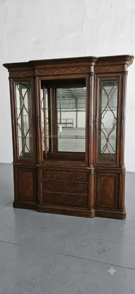 Thomasville Lemari Pajangan Kayu Solid