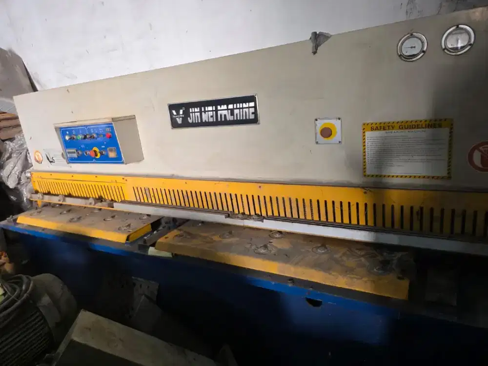 Mesin Shearing / potong plat Jin Wei