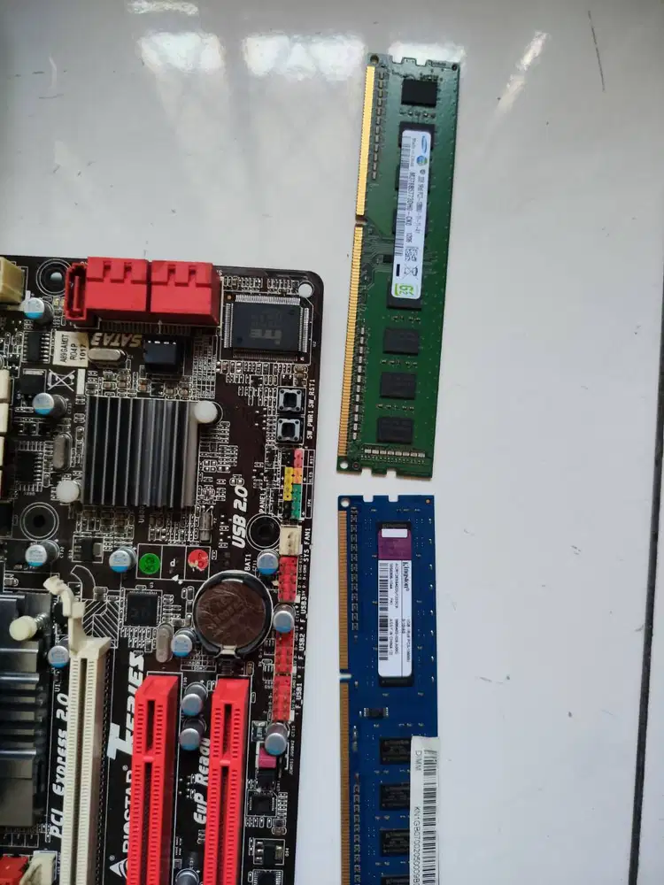 Dijual Biostar AT890GXE + Phenom XII 955 + RAM 3 GB