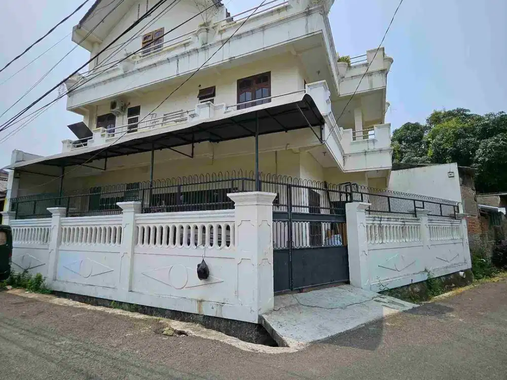 Rumah 2.5 lantai shm cengkareng dekat Casa Jardin bisa kpr bank