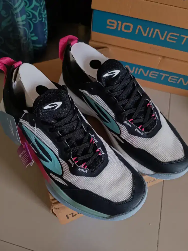 Sepatu basket keren