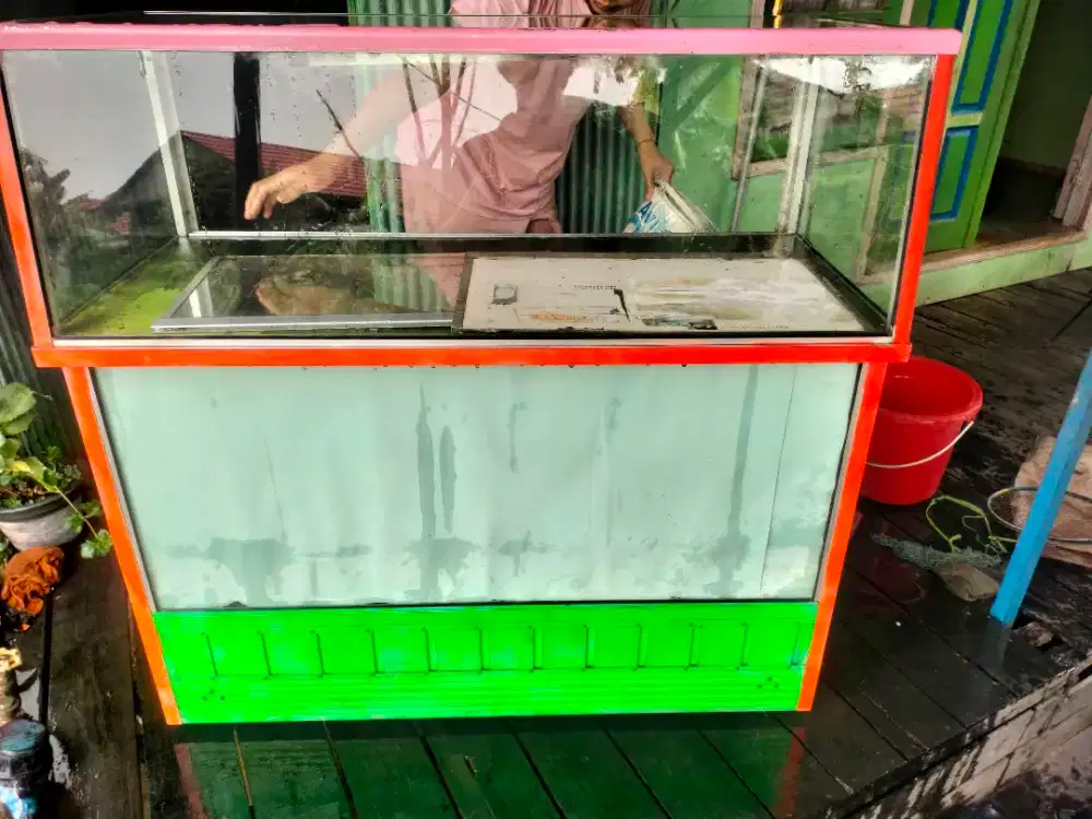 Etalase bekas Kc mata dan ponsel
