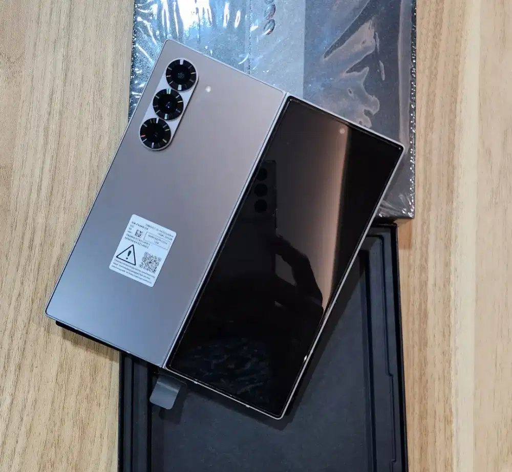 Dijual Samsung Galaxy Z Fold 6 (256) second