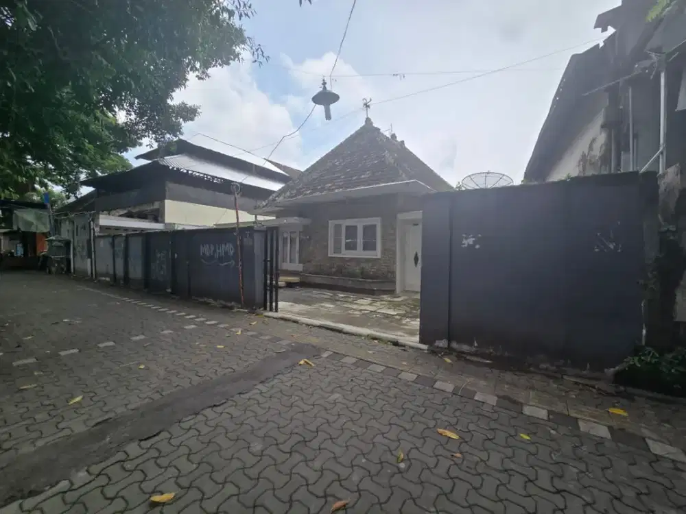 Dijual Rumah Hitung Tanah Strategis di Kawasan Bisnis Jalan Kapten Mulyadi, Pasar Kliwon Solo