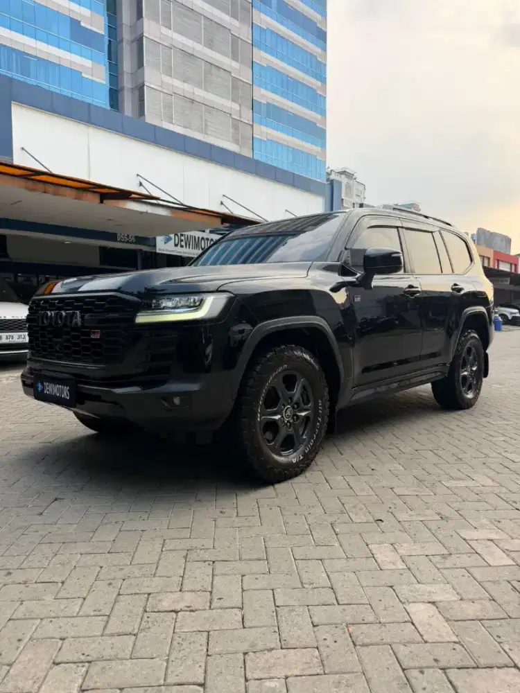Toyota Land Cruiser GR-S 300 2023