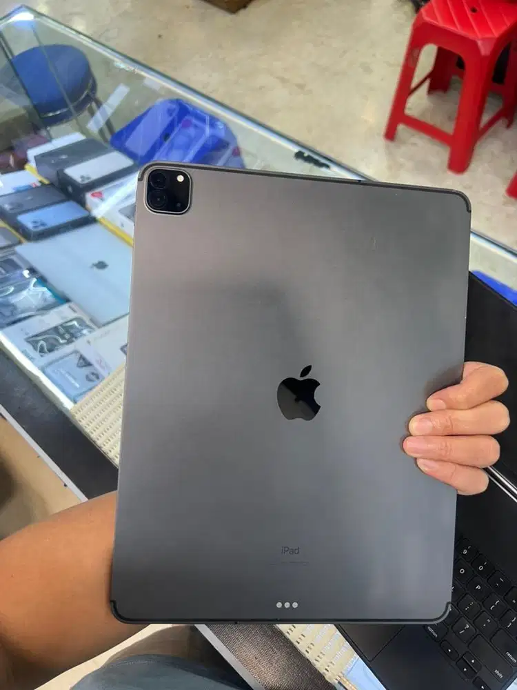 Ipad Pro Gen 4 12,9 inch 256GB Wifi Ex Inter + Apple Magic Keyboard