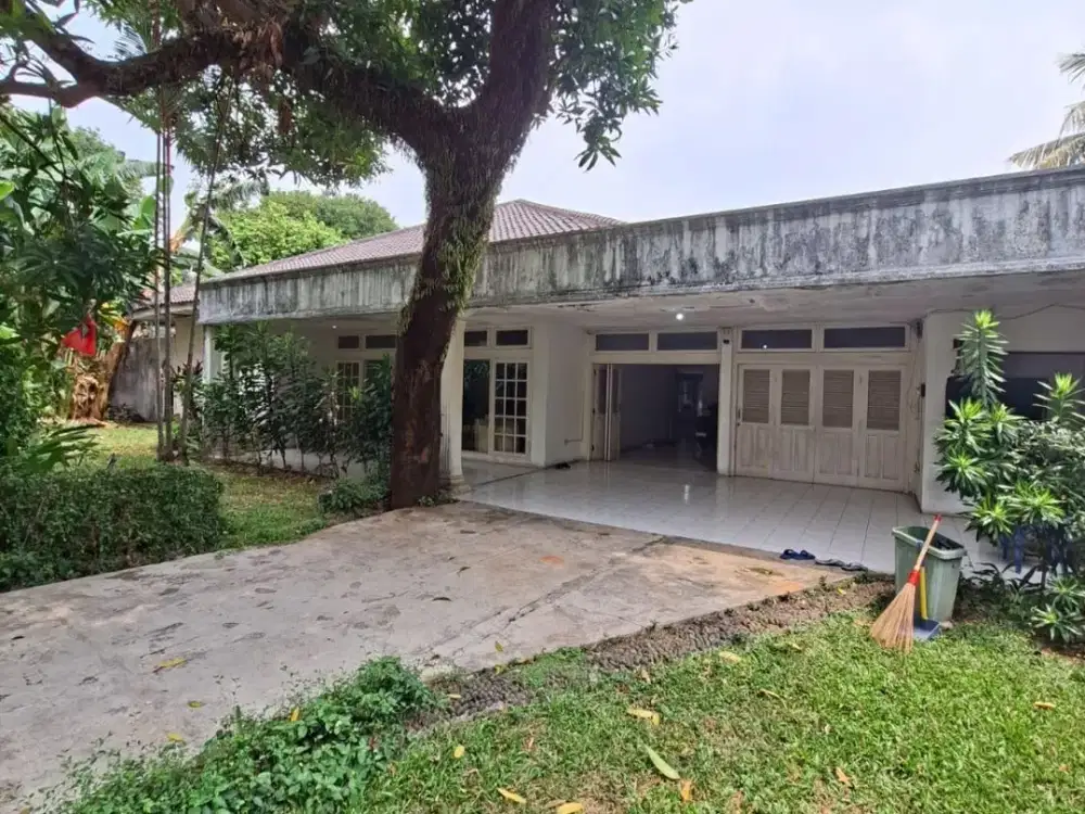 Dijual - Rumah Hitung Tanah di Kemang Selangkah ke Lippo Mall Kemang