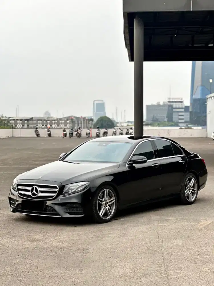 MERCY E350 AMG EQ BOOST AT 2020 BLACK ON BLACK PANORAMIC SUPER COND