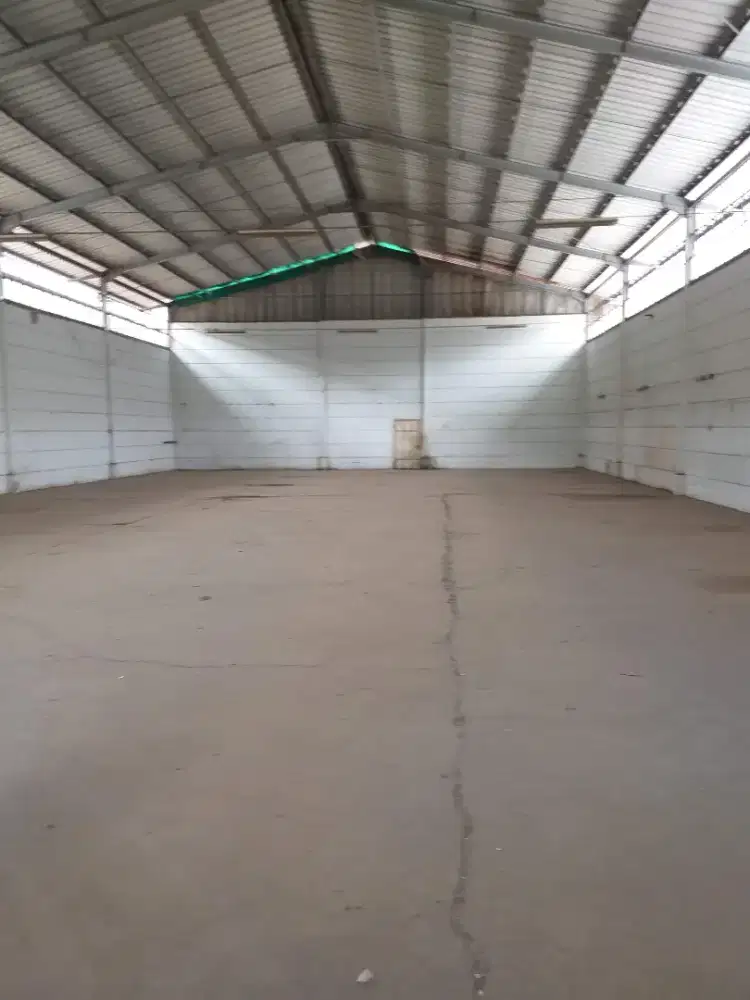 Jual Gudang LT/LB : 840/530m2 Jl. Cibolerang