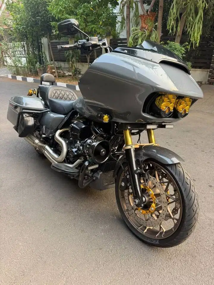 Road Glide ST 2022 full acc Roadglide