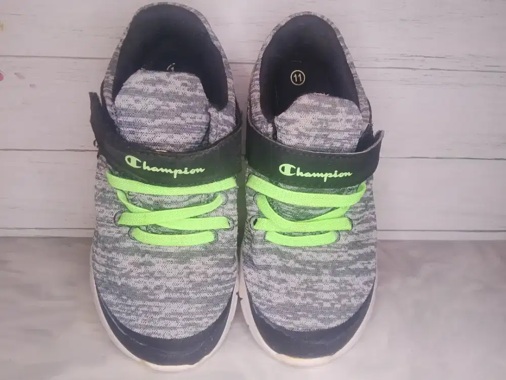 Sepatu anak Laki-laki