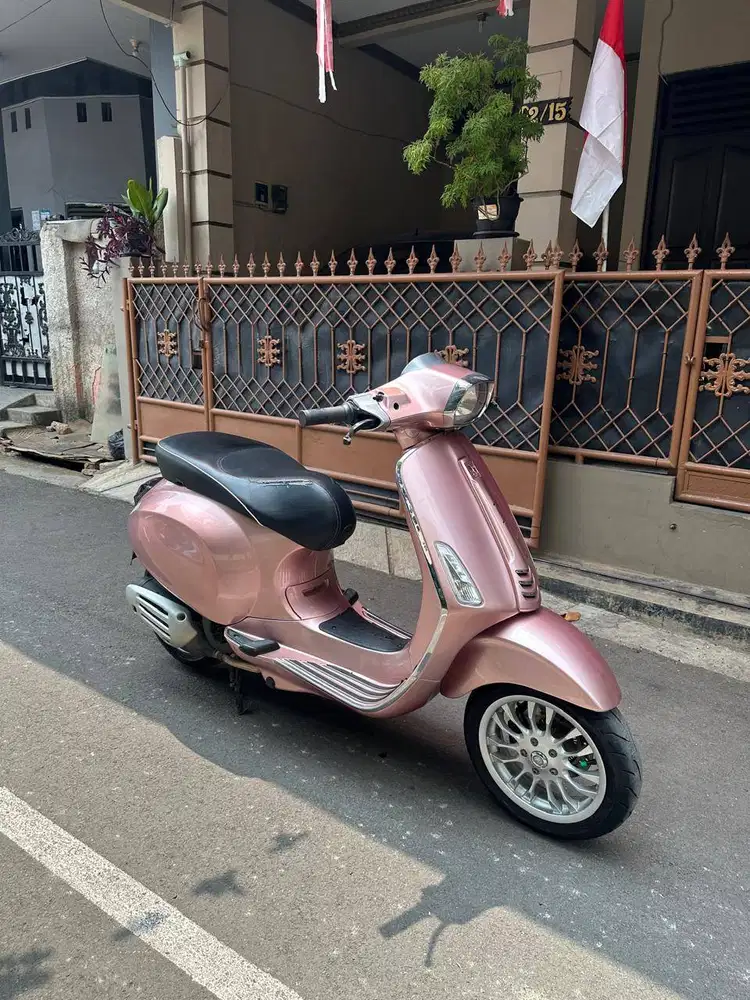 FOR SALE VESPA SPRINT 150 IGET ABS TAHUN 2019