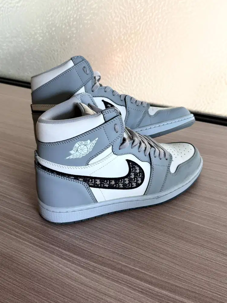 Sepatu Air Jordan 1 Retro High x Dior - Size